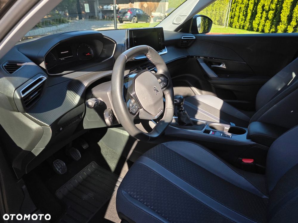 Peugeot 2008 1.2 Pure Tech GPF Allure S&S - 23