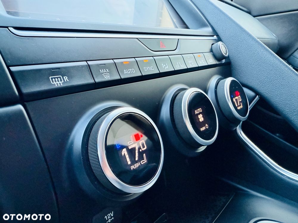 Jaguar E-Pace 2.0 i4P AWD R-Dynamic S - 7
