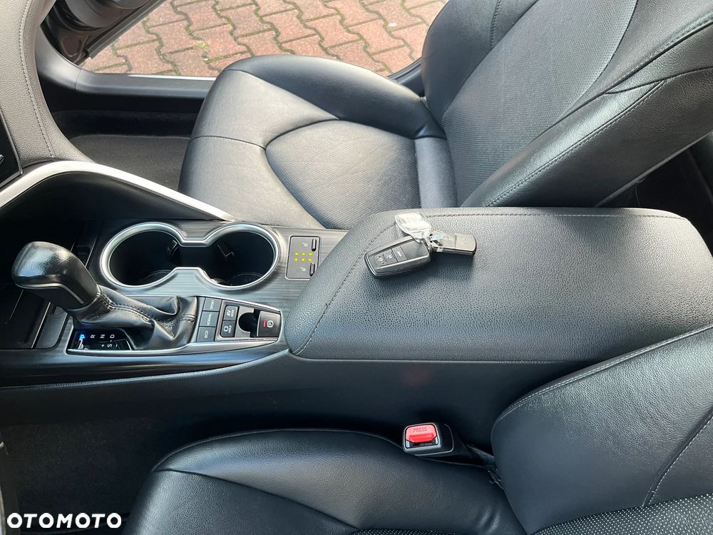 Toyota Camry 2.5 Hybrid Executive CVT - 18