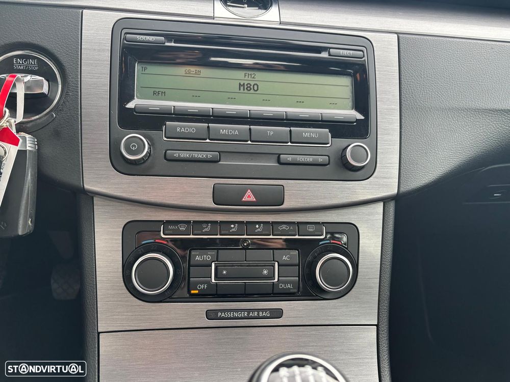 VW Passat 1.6 TDI DPF BlueMotion - 14