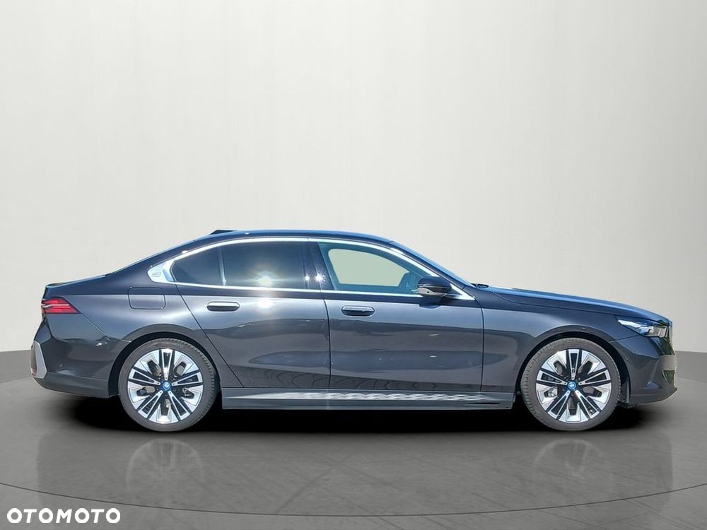 BMW Seria 5 550e xDrive PHEV - 7