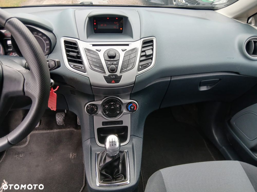 Ford Fiesta 1.25 Ambiente - 24