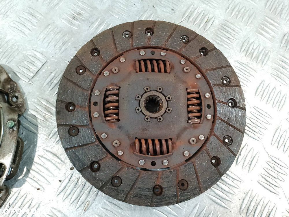 DOCISK SPRZEGŁA TARCZ SPRZEGŁOWA OPEL CORSA D 55565534  332350714 1.2 16V - 4