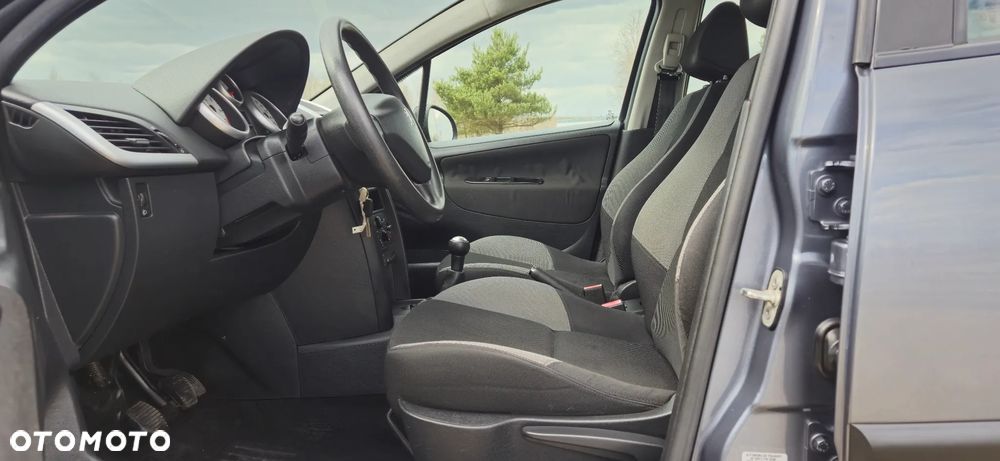 Peugeot 207 1.4 16V Trendy - 8