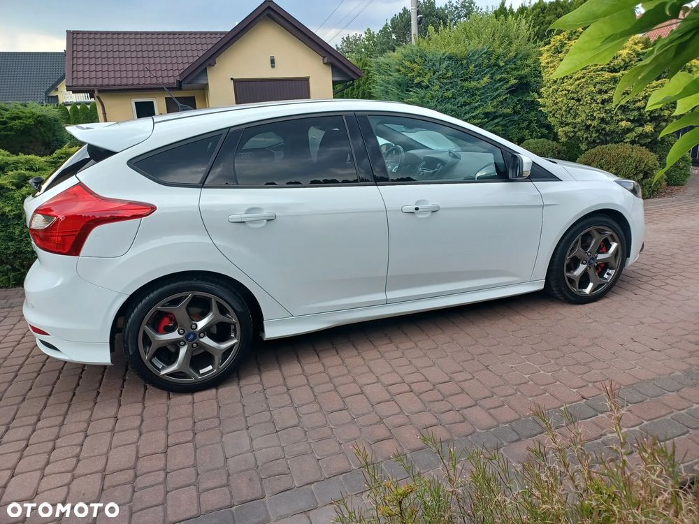 Ford Focus 2.0 EcoBoost ST mit Leder-Sport-Paket - 13