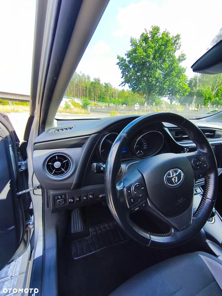 Toyota Auris Hybrid 135 Prestige - 23