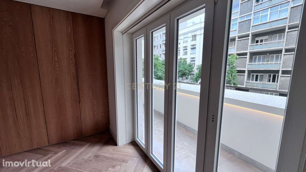 T3 com varandas nas Avenidas Novas – Lisboa - Grande imagem: 3/37