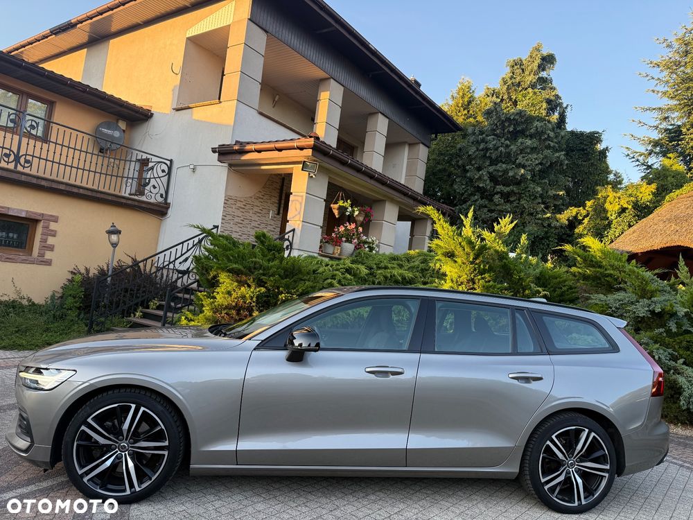 Volvo V60 B3 B DKG Momentum Pro - 16