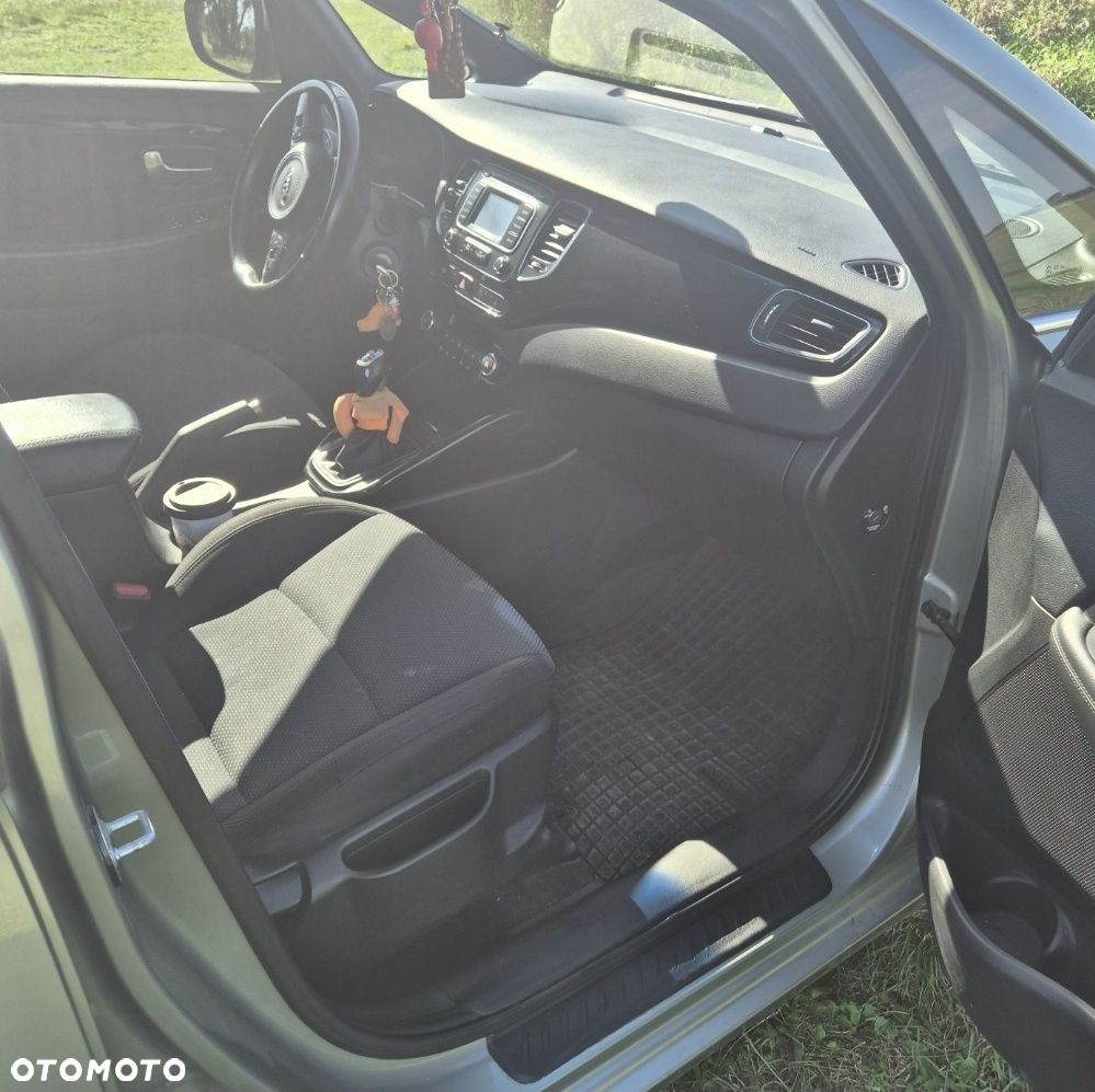 Kia Carens - 5