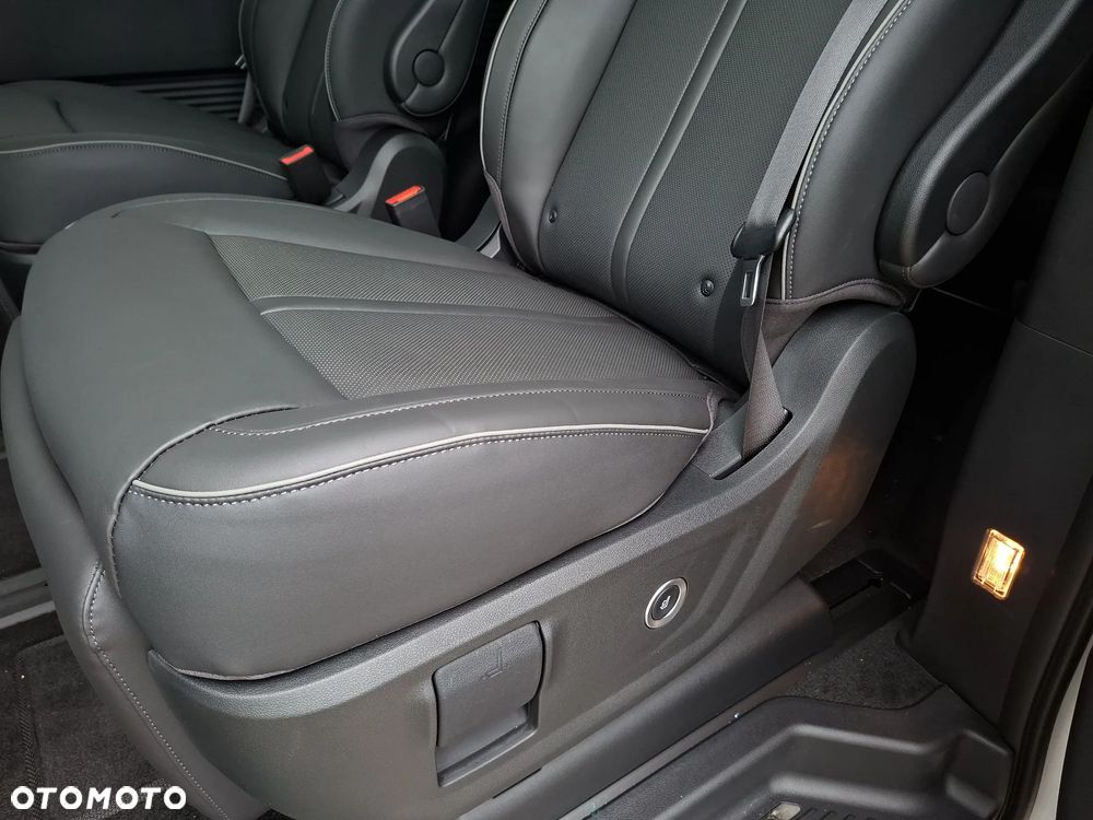 Hyundai Staria 1.6 T-GDI HEV Luxury - 27