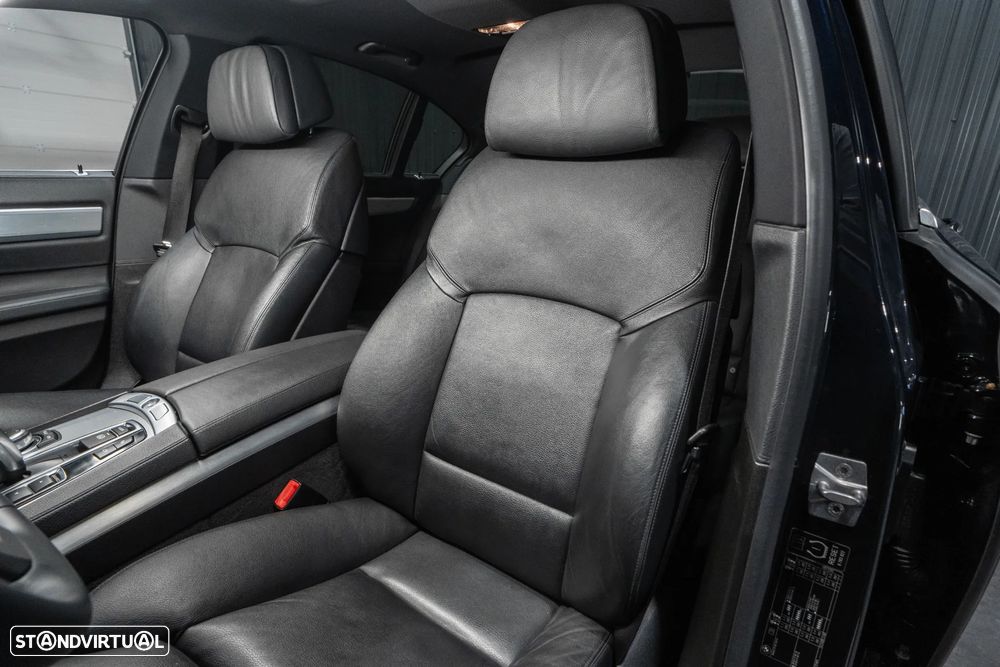 BMW 740 d Pack M - 24