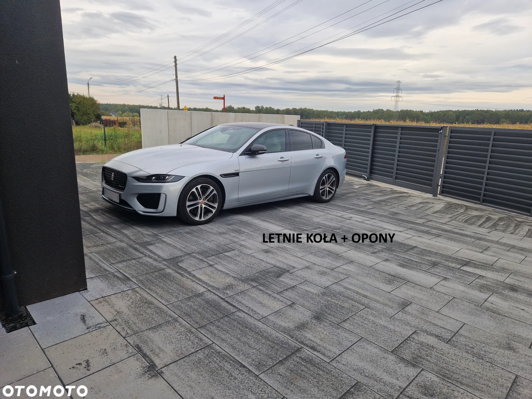 Jaguar XE 2.0 P300 AWD R-Dynamic Black - 29