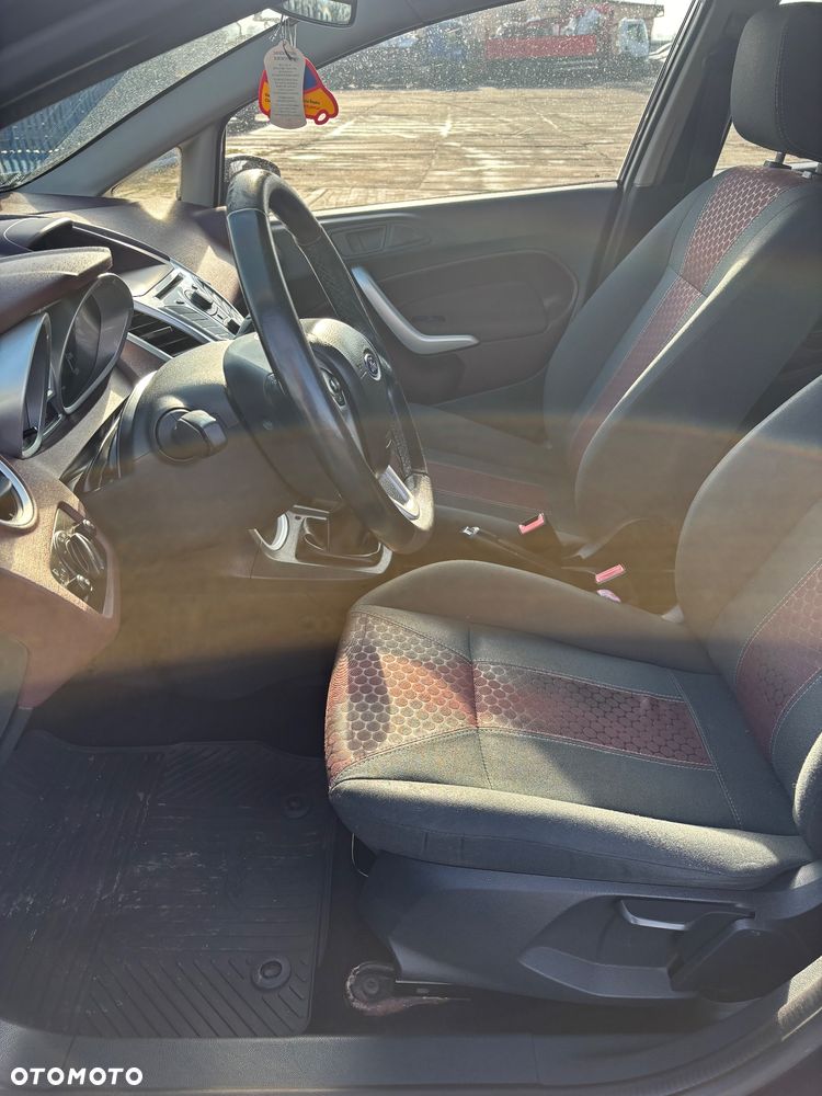 Ford Fiesta 1.4 Titanium - 11