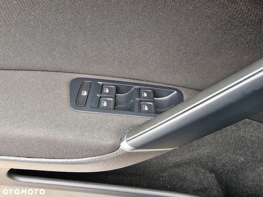 Volkswagen Golf 1.6 TDI SCR Trendline - 11