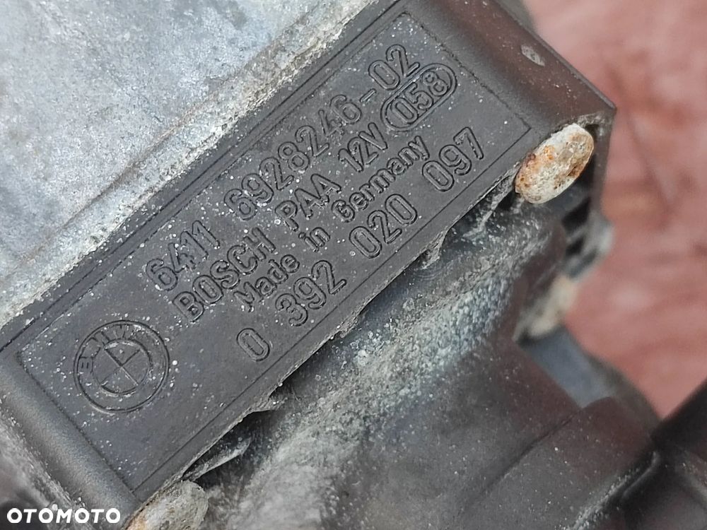 BMW E81 / E82 / E87 / E90 / E92 / E84 / E88 / E93 ORYGINALNA DODATKOWA POMPA WODY / ELEKTRYCZNA POMPA WODY NAGRZEWNICY O NR.  64 11 6 928 246 OEM W BARDZO DOBRYM STANIE - 7