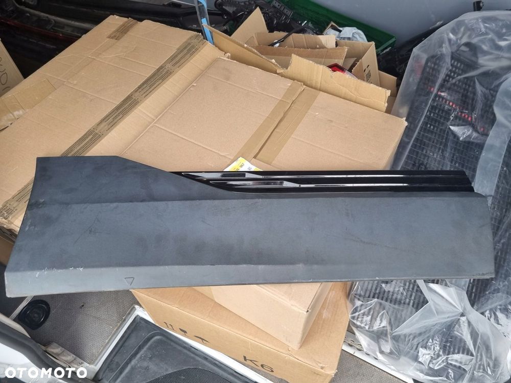 AUDI E-TRON E TRON LISTWA DRZWI PRAWA PRAWY TYŁ TYLNA TYLNIA 4KE853970