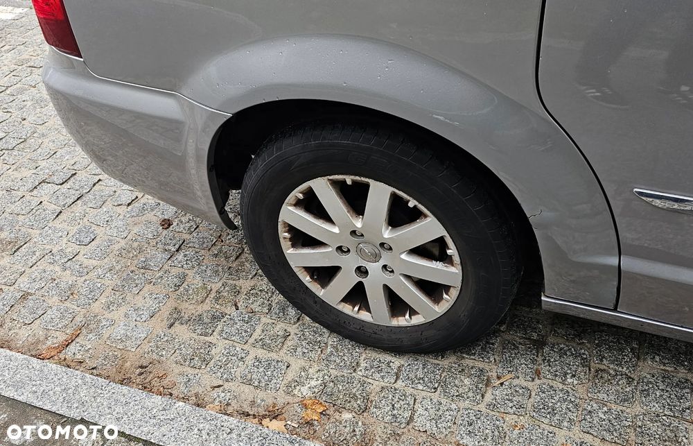 Chrysler Town & Country - 14