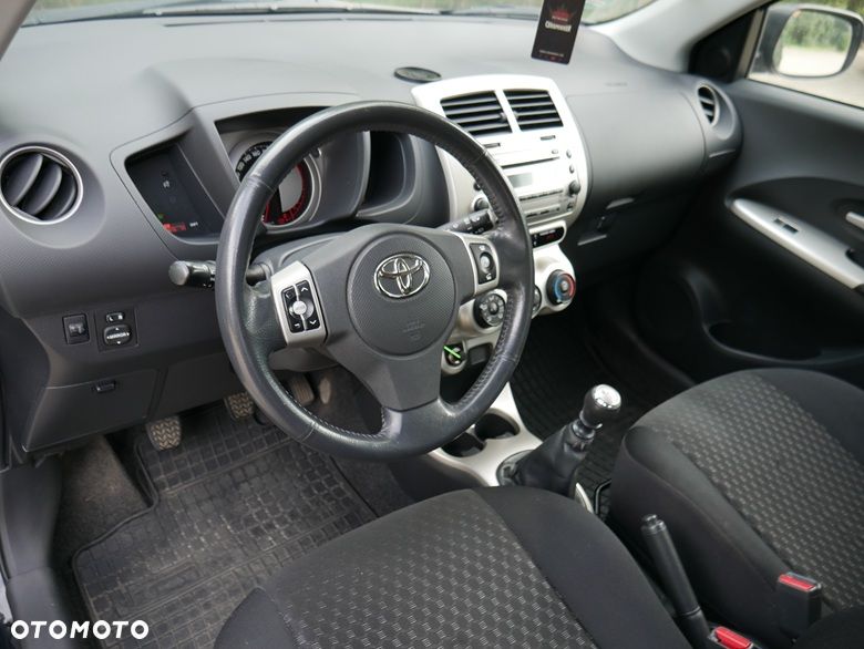 Toyota Urban Cruiser 1.33 Sol - 11