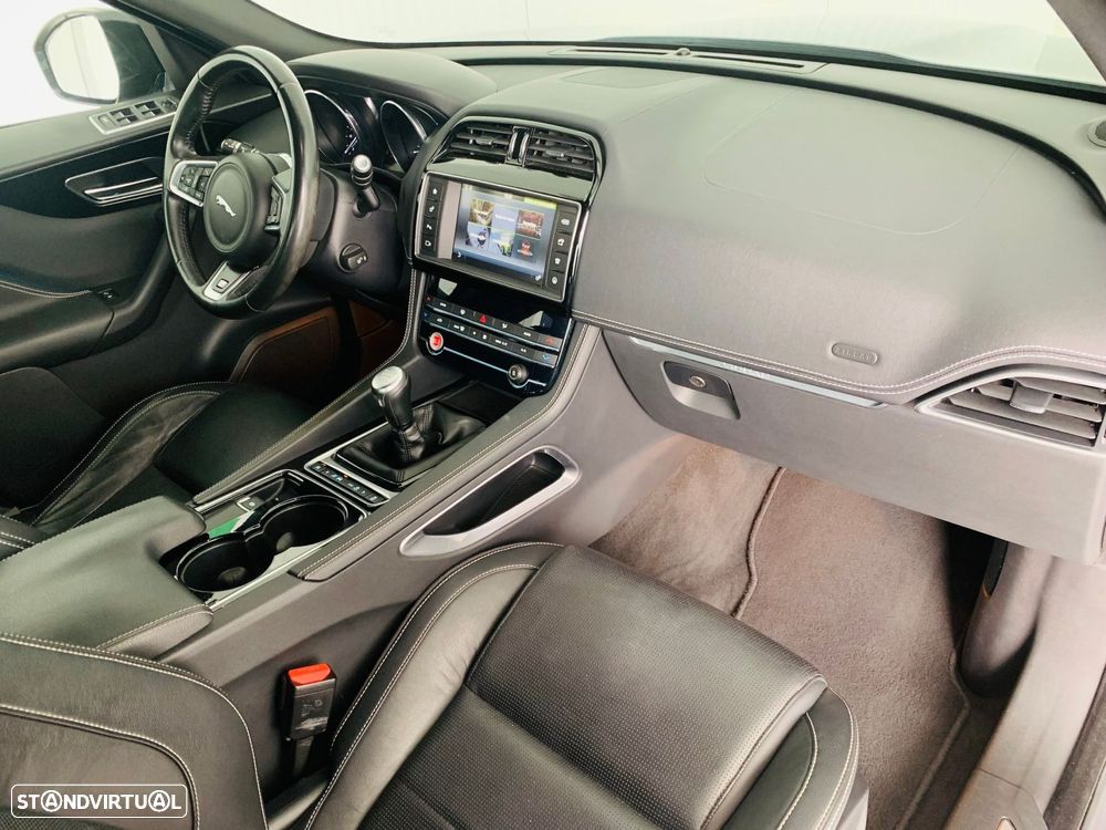 Jaguar F-Pace 2.0 i4D R-Sport AWD - 46