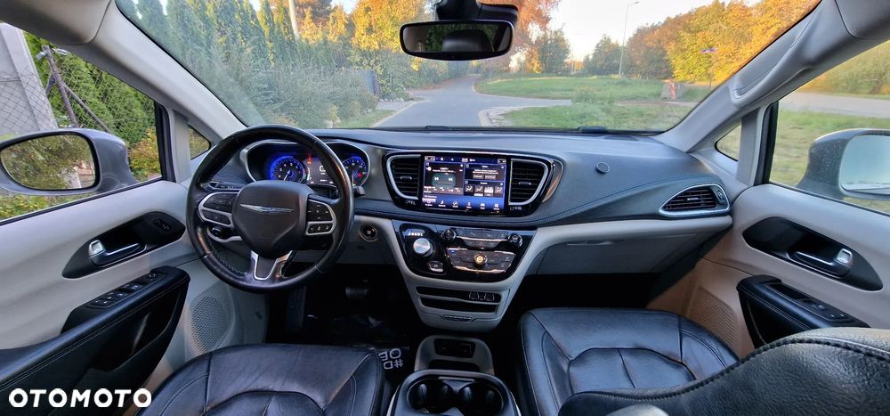 Chrysler Pacifica - 12