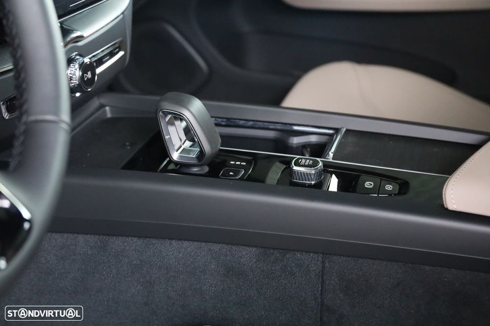 Volvo XC 60 2.0 T6 PHEV Core AWD - 19
