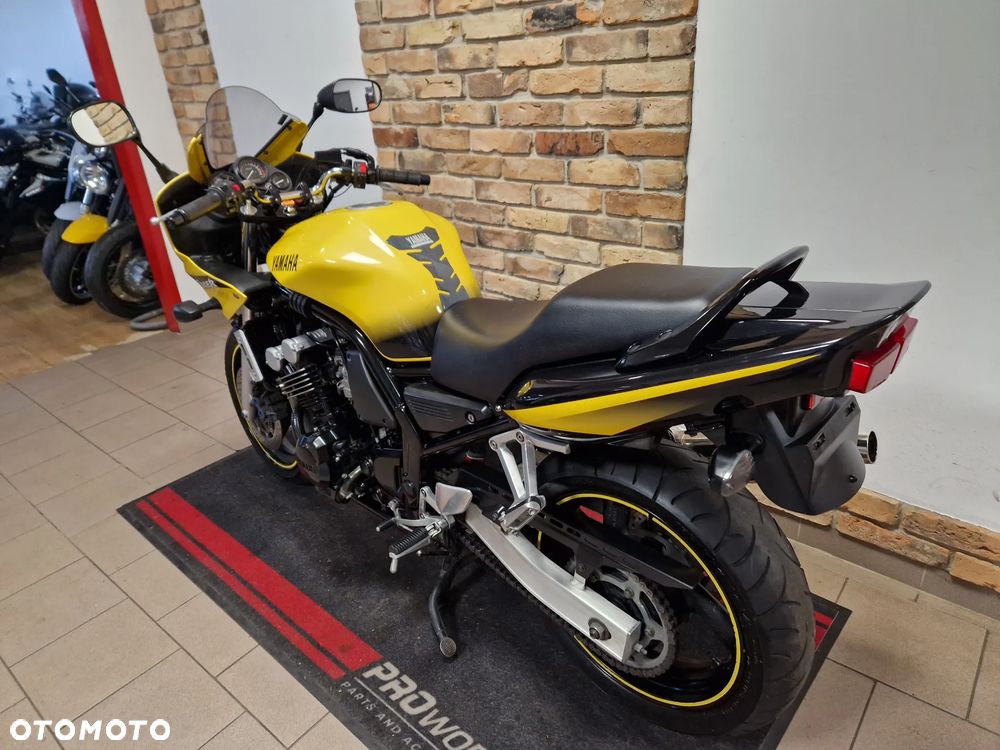 Yamaha FZS - 15