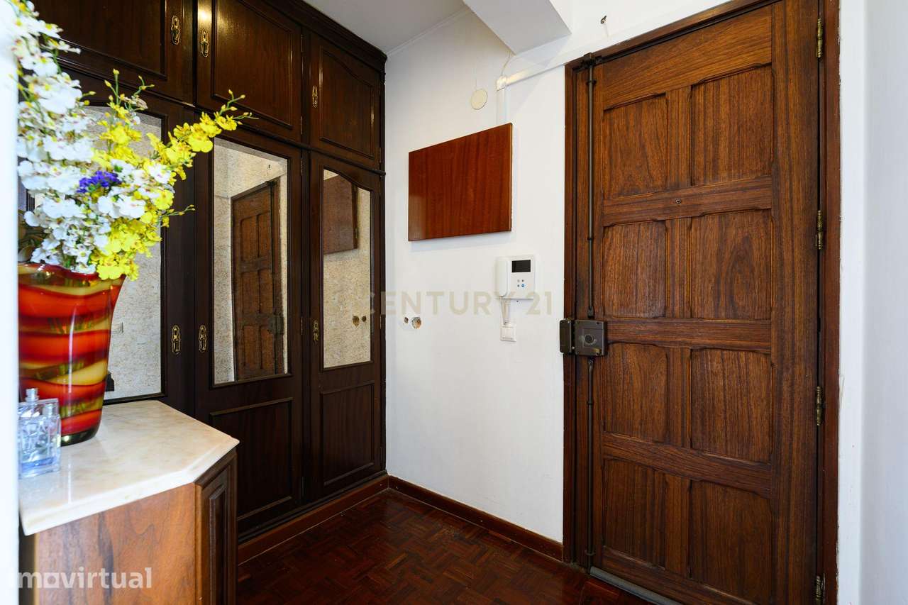 Apartamento T2 em Almada com Varandas e Boa Exposição Solar - Grande imagem: 2/35