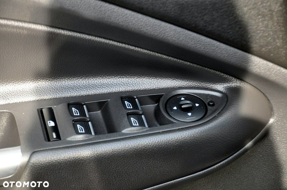 Ford Kuga - 36