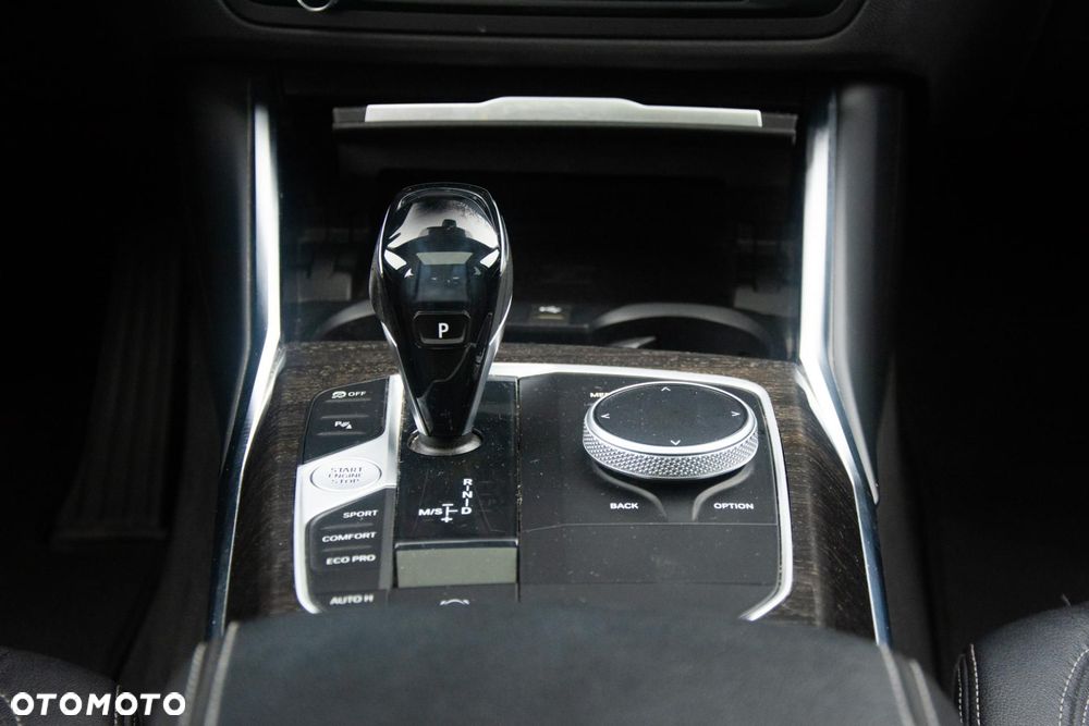 BMW Seria 3 320d xDrive Luxury Line - 30