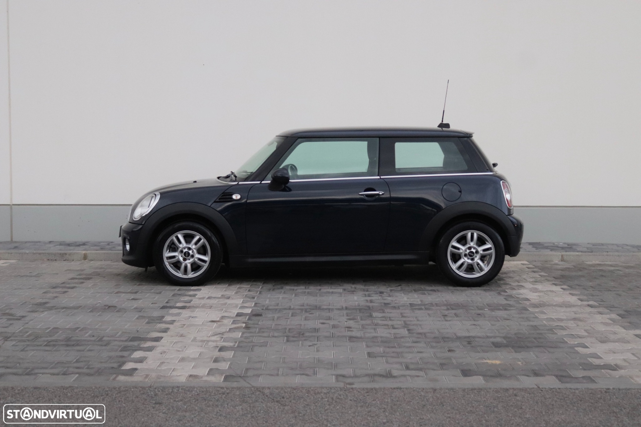 MINI 3 Portas One D - 21