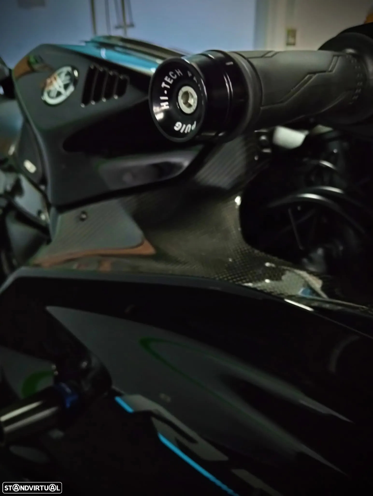Yamaha R - 9