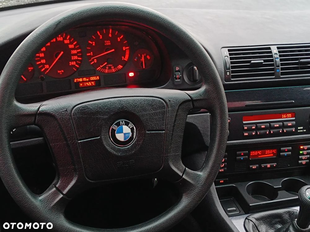 BMW Seria 5 523i - 25