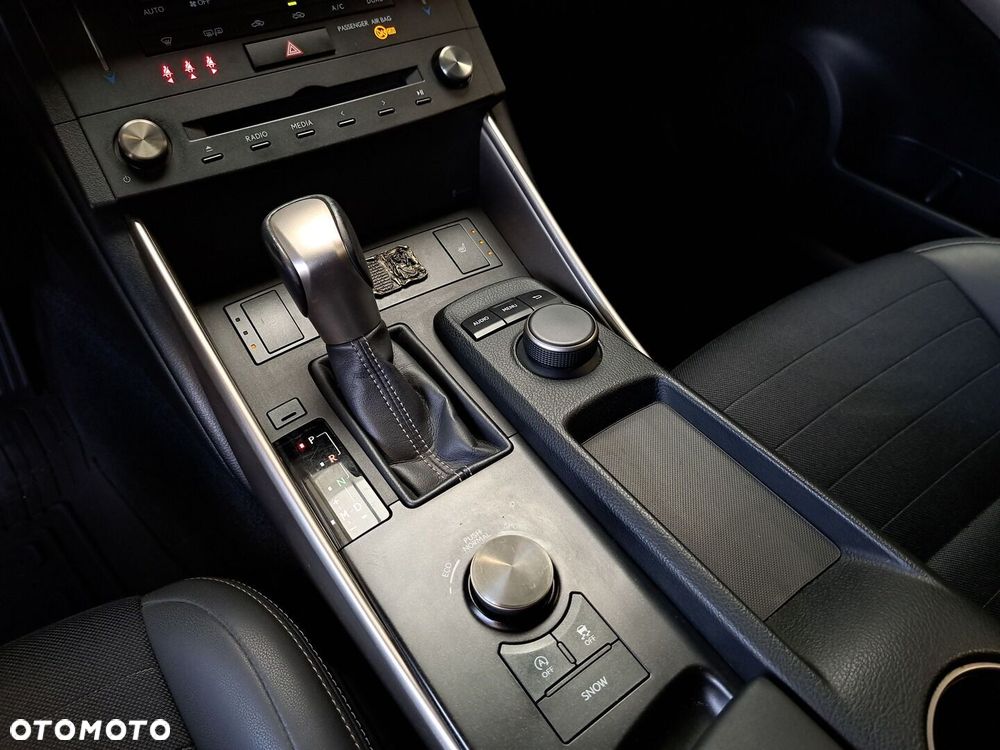 Lexus IS 200t Elite - 26