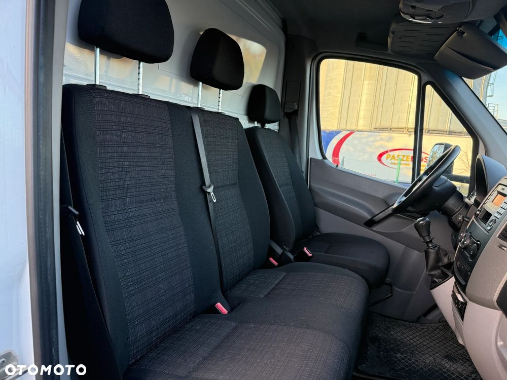 Mercedes-Benz Sprinter - 14