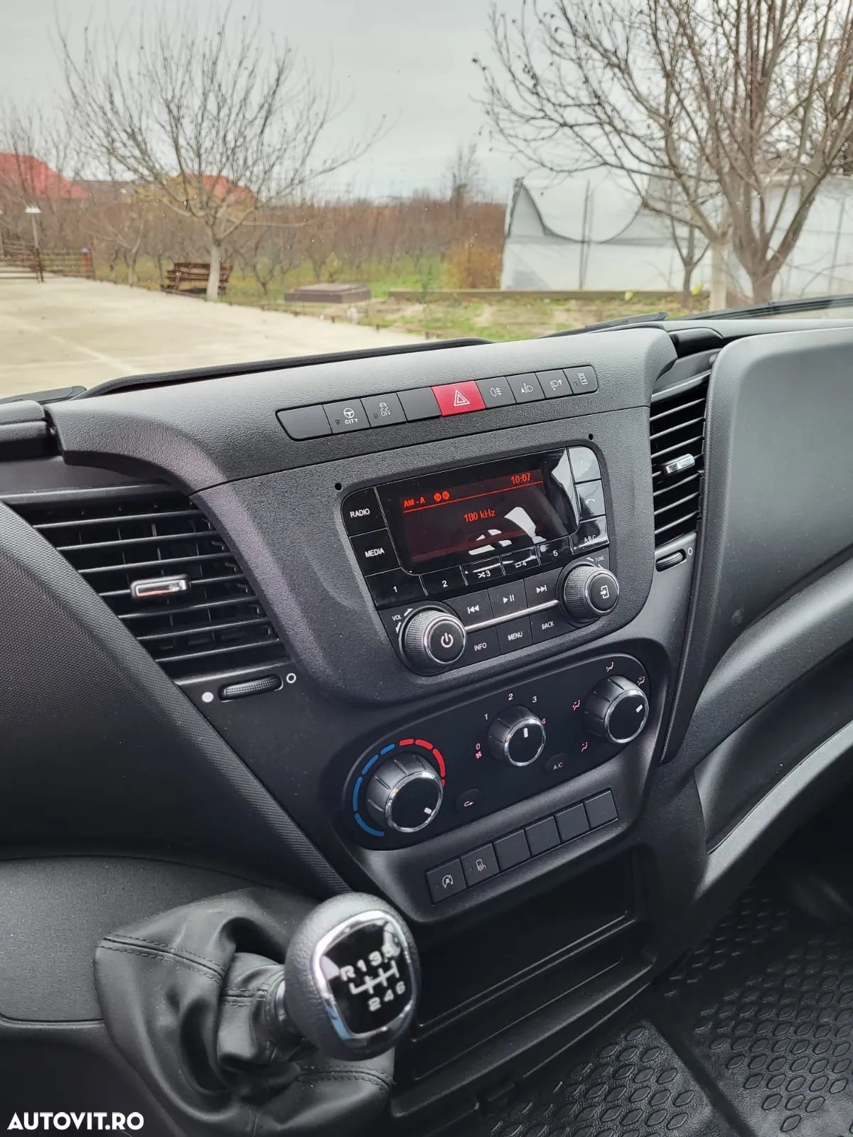 Iveco AUTOUTILITARA-BASCULANTA - 11