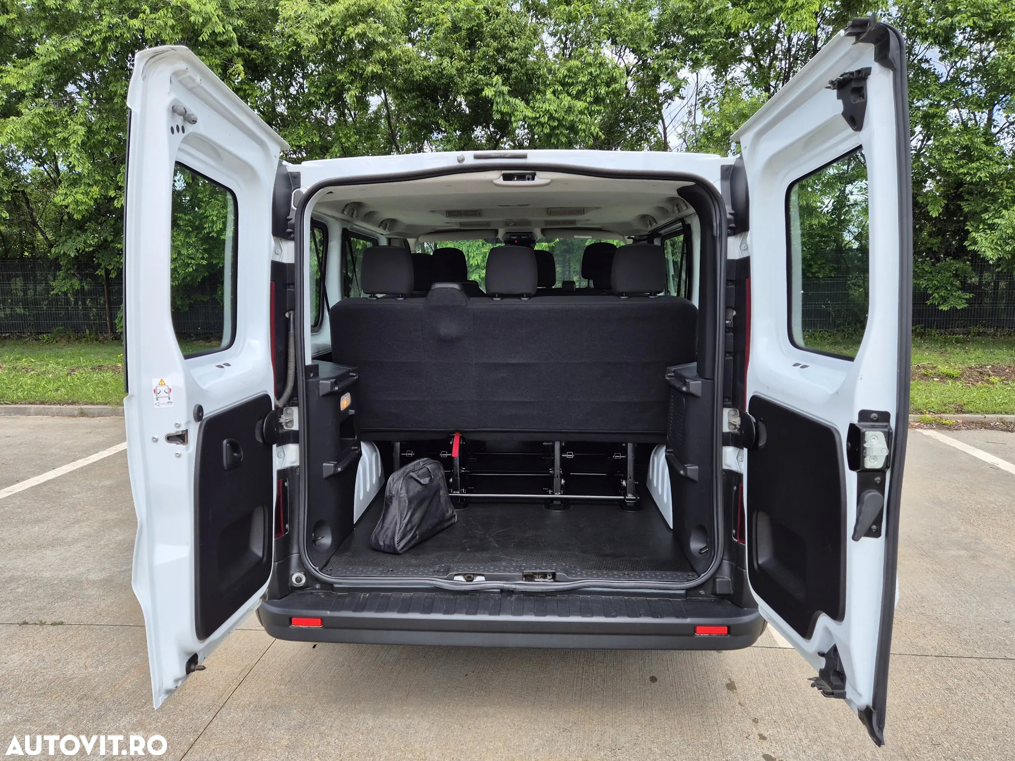 Renault Trafic Combi 2.0 Blue dCi 110 S&S L1 8+1 Life - 10