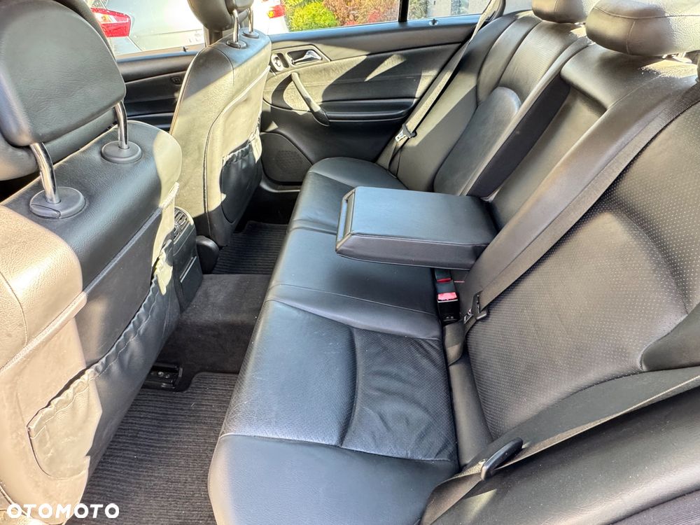 Mercedes-Benz Klasa C - 32