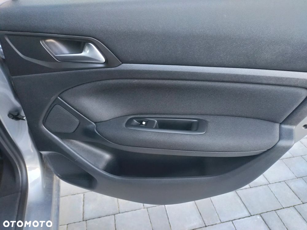 Peugeot 308 SW 1.6 BlueHDi Allure S&S - 17