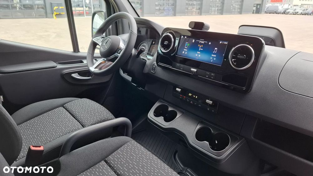 Mercedes-Benz Sprinter - 12