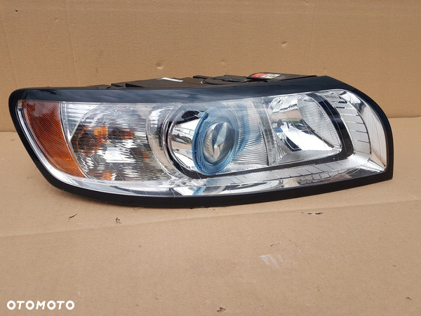 LAMPA PRZÓD PRAWA VOLVO V50 S40 LIFT 13-17 XENON