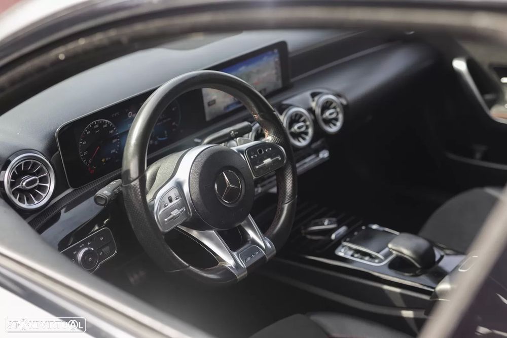 Mercedes-Benz A 250 7G-DCT AMG Line - 11
