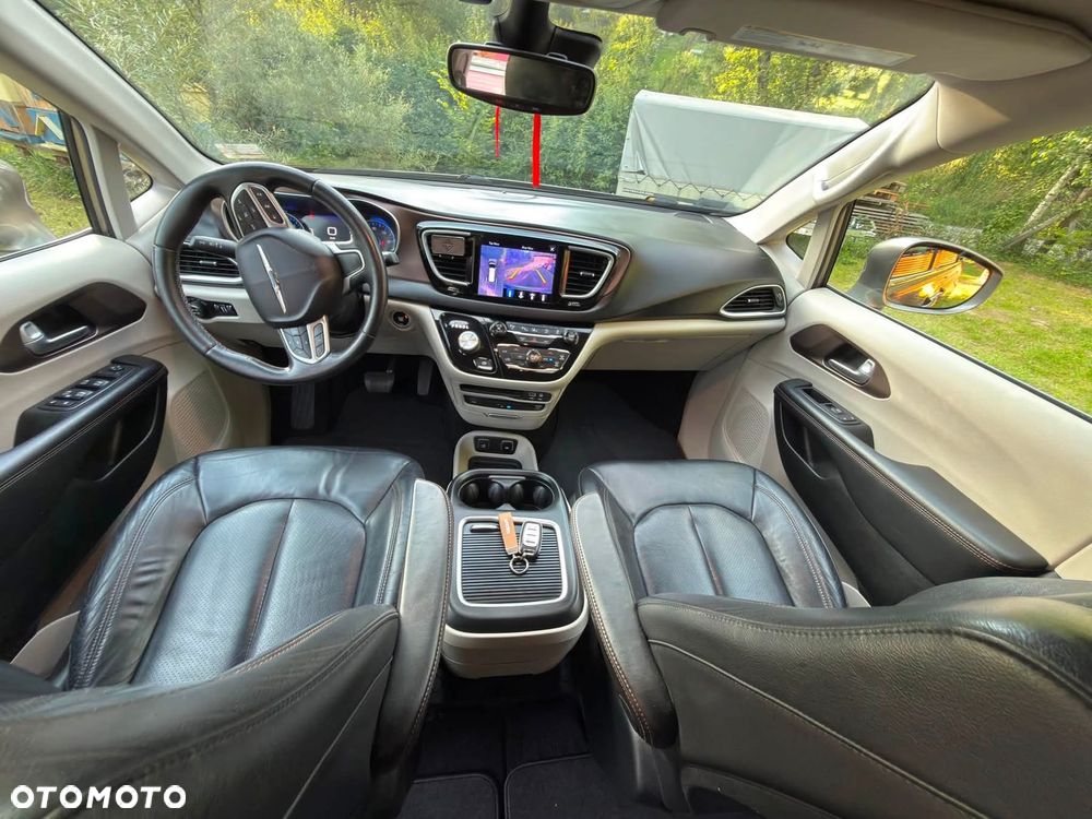 Chrysler Pacifica - 22