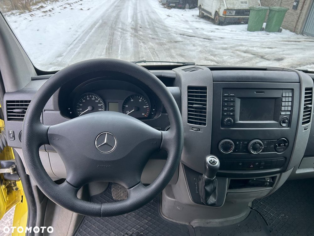 Mercedes-Benz Sprinter - 14