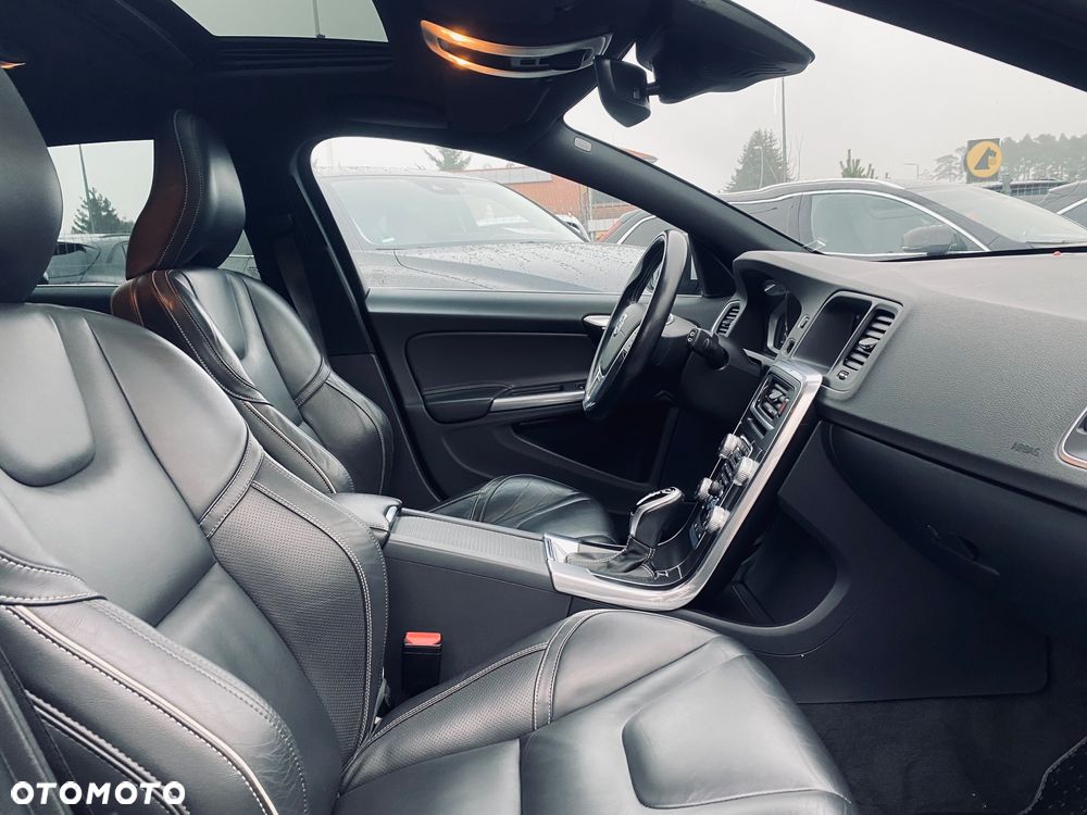 Volvo V60 D4 Geartronic R-Design - 20