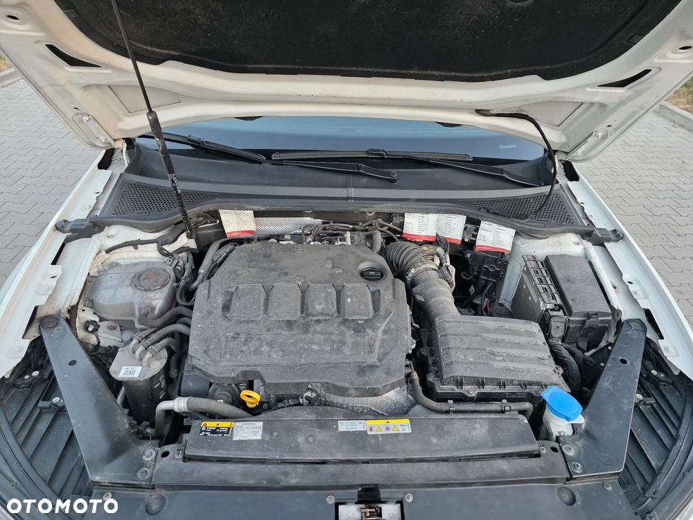 Volkswagen Passat - 11