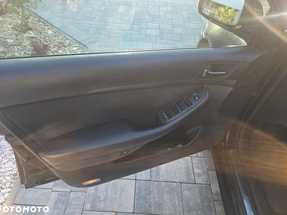 Toyota Avensis 1.8 VVT-i Combi - 10
