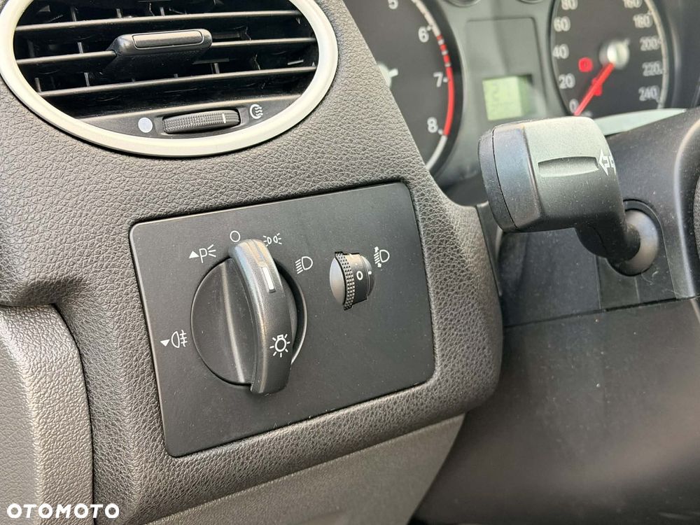 Ford Focus 1.6 Ambiente - 19