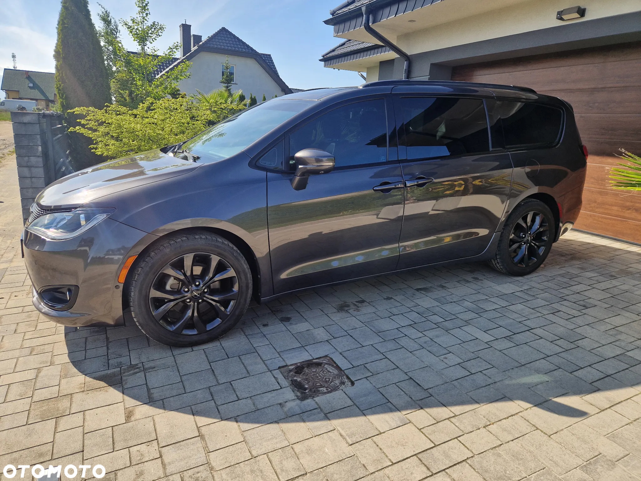 Chrysler Pacifica - 4