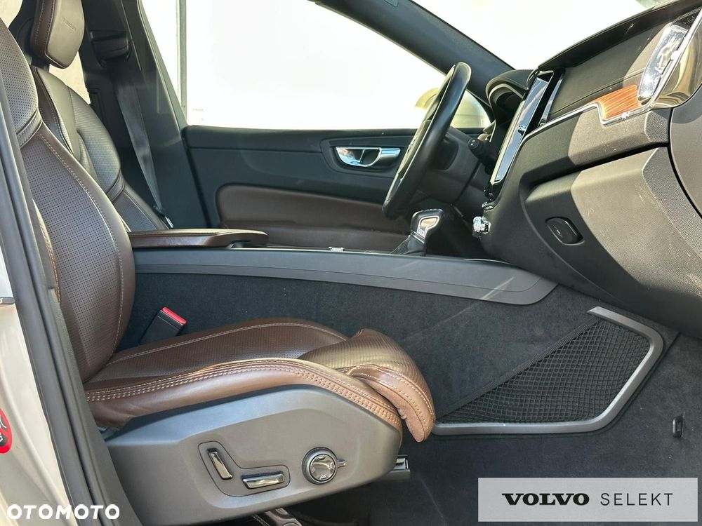 Volvo XC 60 - 30