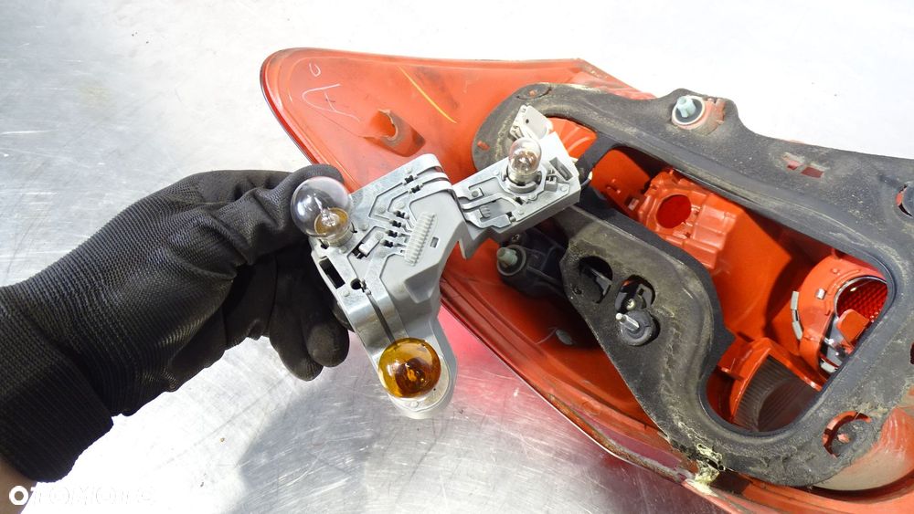 LAMPA LEWA TYLNA TOYOTA AURIS 2.0D4D - 9